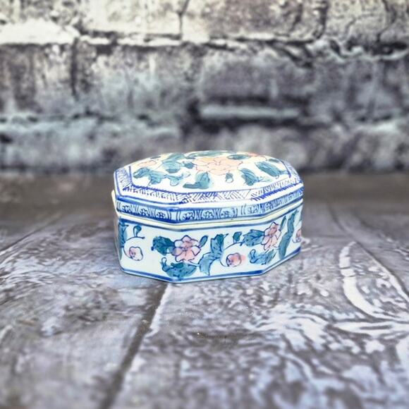 Vintage Oriental Style Lotus Trinket Box Jewelry Box - Picture 1 of 7